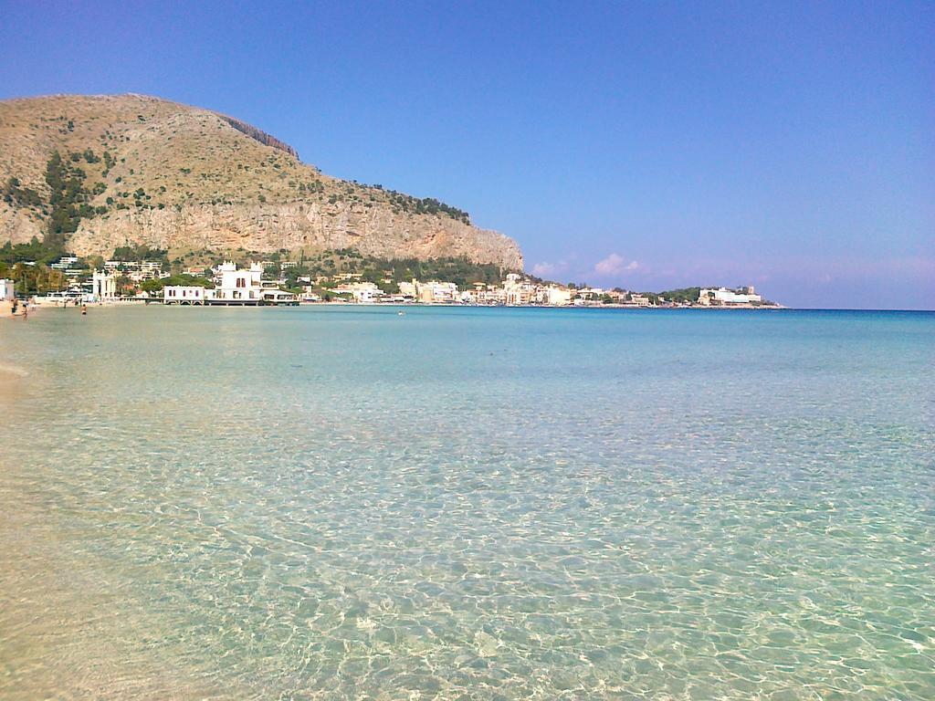Antigone Holiday House Villa Mondello Rum bild