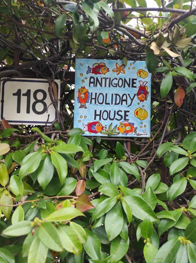 Antigone Holiday House Villa Mondello Exteriör bild